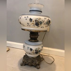 Antique 1973 Gone with the wind hurricane lamp 27”with chute